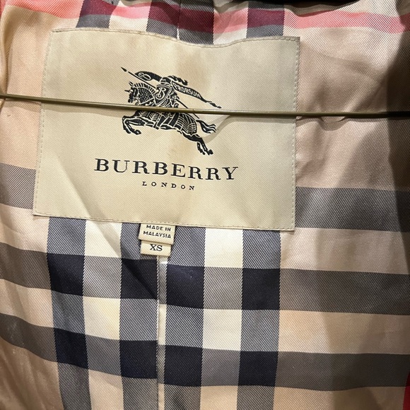 Burberry Women's Dark Brown Puffer Coat XS (needs repairs) - Picture 4 of 12